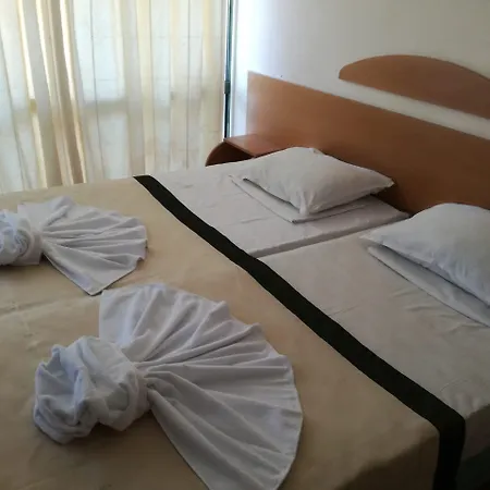 Amfibia Complex 3* Napospart