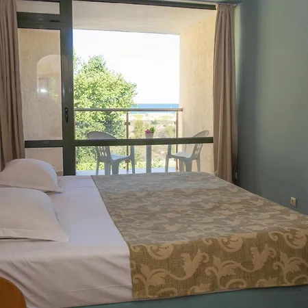 Amfibia Complex 3* Napospart