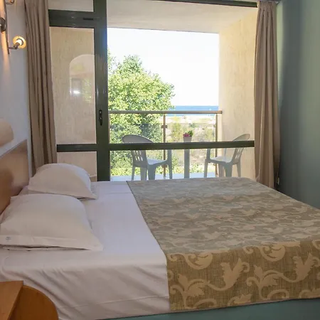 Amfibia Complex 3* Napospart