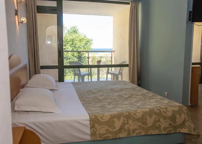 Amfibia Complex 3* Napospart